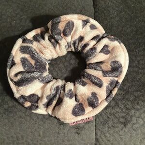 Kitsch Leopard Towel Scrunchie